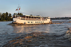 Personnalités officielles sur le bateau Royal -  photo 33-bordeaux.com