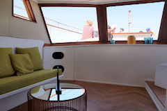 Salon à bord du LUNA Yacht de Bordeaux | Photo Bernard Tocheport