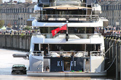 Yacht Kismet et son canot annexe sur la Garonne à Bordeaux | Photo Bernard Tocheport