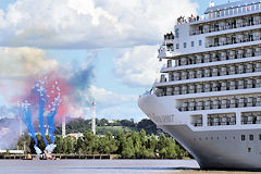 Fusée pyrotechniques pont Chaban Delmas et Silver Spirit | Photo Bernard Tocheport