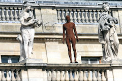 Entre Vénus et Calliope la sculpture d'Antony Gormley | Photo Bernard Tocheport