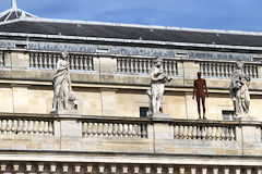 Muses, déesses et sculpture d'Antony Gormley au balcon du Grand Théâtre de Bordeaux | Photo 33-bordeaux.com