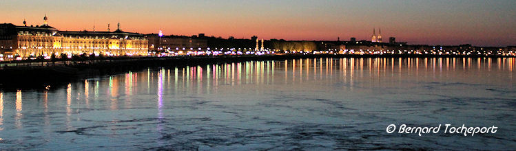 Vue panoramique de la Garonne au coucher de soleil