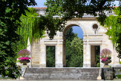 Jardin public de Bordeaux portique et vases |  photo 33-bordeaux.com