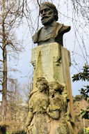 Buste et monument de Léon Valade au Jardin public de Bordeaux | Photo Bernard Tocheport