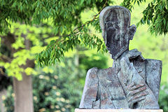 Buste de François Mauriac au printemps dans le Jardin public de Bordeaux | Photo Bernard Tocheport