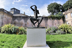 La Femme assise lavant sa chevelure au Jardin public de Bordeaux | Photo Bernard Tocheport