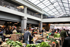 Allée centrale du marché des Capucins à Bordeaux-  photo 33-bordeaux.com