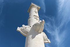 Colonnes rostrales statue de la navigation de dos | photo Bernard Tocheport