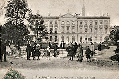 Ancienne carte Postale du jardin de la Mairie à Bordeaux