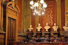 Bordeaux bustes anciens maires salle du Conseil Municipal au Palais Rohan |  Photo Bernard Tocheport