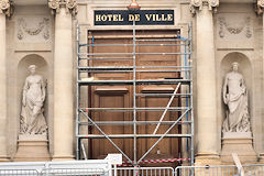 Bordeaux mise en place de la nouvelle porte du Palais Rohan | Photo Bernard Tocheport