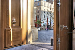Bordeaux porte de la mairie accès à la place Pey Berland | Photo Bernard Tocheport