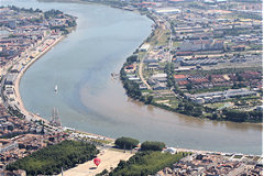 Photo aérienne de la Garonne et de ses 2 rives à Bordeaux | Photo Bernard Tocheport