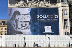 Bordeaux publicité pour la CCI sur les façades du Palais de la Bourse | Photo Bernard Tocheport