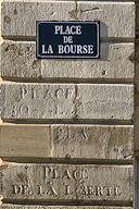 Les anciens noms de la place de la bourse à Bordeaux | Photo Bernard Tocheport