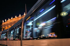 Tramway de Bordeaux place de la Comédie la nuit | Photo Bernard Tocheport