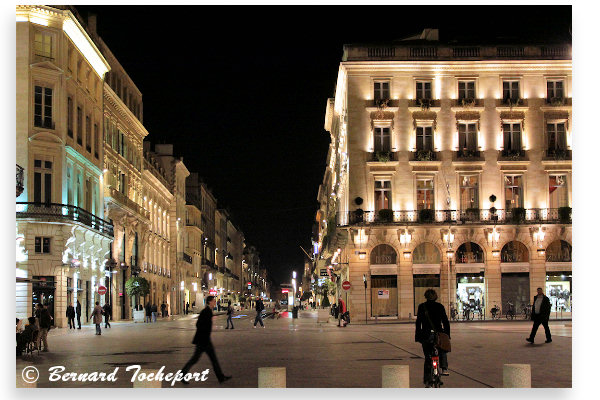 Bordeaux la nuit place de la Comédie et cours de l'Intendance | Photo Bernard Tocheport