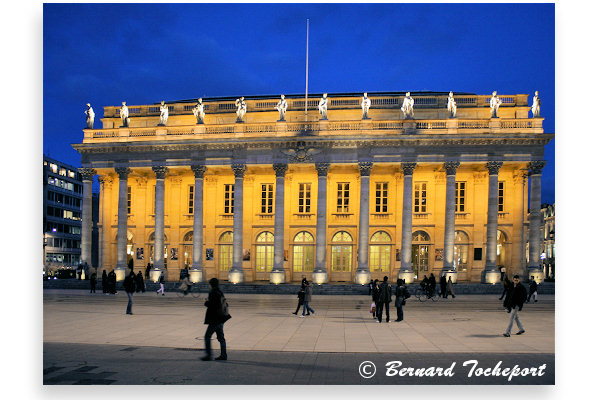 Eclairage du Grand Théâtre de Bordeaux place de la comédie | Photo Bernard Tocheport