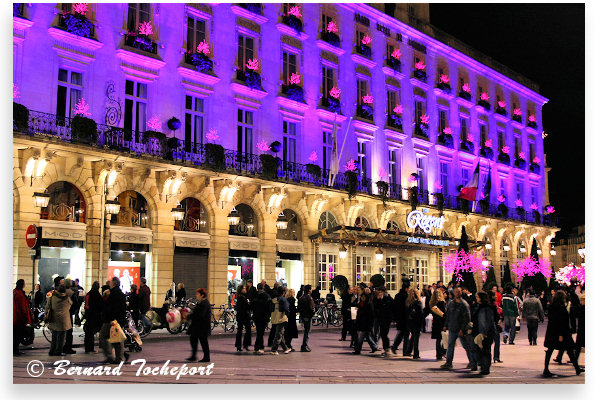 Bordeaux éclairage coloré du Grand Hôtel place de la Comédie | Photo Bernard Tocheport