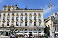 Bordeaux le Grand Hôtel et une horloge place de la comédie | Photo Bernard Tocheport