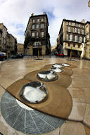 Perspective sur la fontaine de la place du Palais à Bordeaux | Photo 33-bordeaux.com