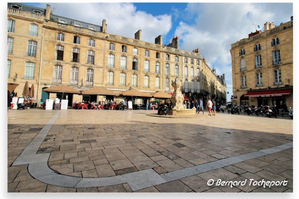 Pavés et façades de la place du parlement à Bordeaux | Photo Bernard Tocheport