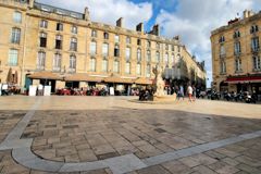 Pavés et façades de la place du parlement à Bordeaux | Photo Bernard Tocheport
