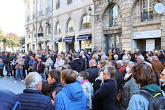 Bordeaux public réuni pour le semblant d'inauguration de la place Gambetta | Photo Bernard Tocheport