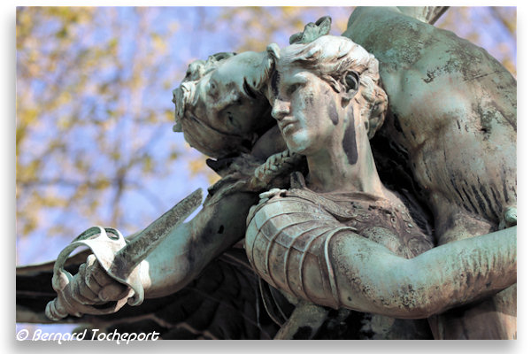 Bordeaux détail statue Gloria Victis place Jean Moulin | Photo Bernard Tocheport