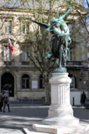 Bordeaux la statue Gloria Victis sur son socle | Photo 33-bordeaux.com