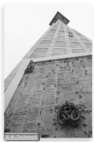 Bordeaux place de la Victoire perspective sur la colonne Theimer | Photo Bernard Tocheport