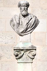 Bordeaux buste de Léo Drouyn devant la pierre blonde de la cathédrale | Photo Bernard Tocheport 