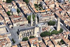 Bordeaux photo aérienne de la cathédrale et de la place Pey Berland | Photo Bernard Tocheport