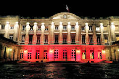 Bordeaux place Pey Berland cour intérieure de la mairie éclairée | Photo Bernard Tocheport 