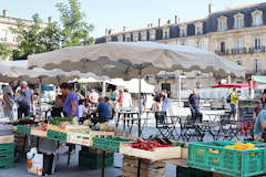 Bordeaux marché du dimanche matin place Pey Berland | Photo Bernard Tocheport 