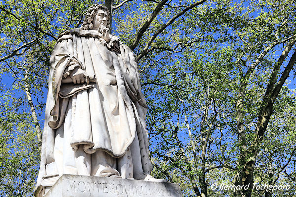 Statue de Montesquieu place des Quinconces à Bordeaux | Photo Bernard Tocheport