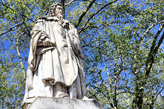 Statue de Montesquieu place des Quinconces à Bordeaux | Photo Bernard Tocheport