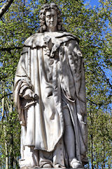 Statue en pied de Montesquieu place des Quinconces à Bordeaux | Photo Bernard Tocheport