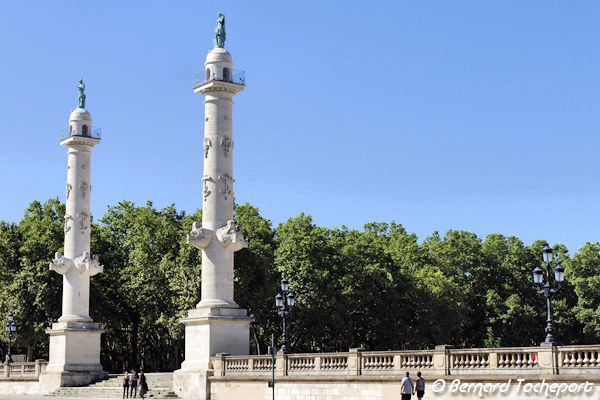 Bordeaux la Place des Quinconces et les colonnes rostrales | Photo Bernard Tocheport