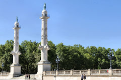 Bordeaux la Place des Quinconces et les colonnes rostrales | Photo Bernard Tocheport