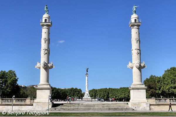 Bordeaux la Place des Quinconces et ses 3 colonnes | Photo Bernard Tocheport