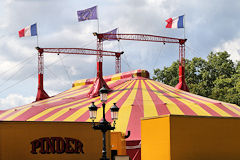 Chapiteau du cirque Pinder Place des Quinconces à Bordeaux | Photo Bernard Tocheport