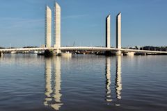 Le pont Jacques Chaban Delmas et ses reflets dans la Garonne -  photo 33-bordeaux.com