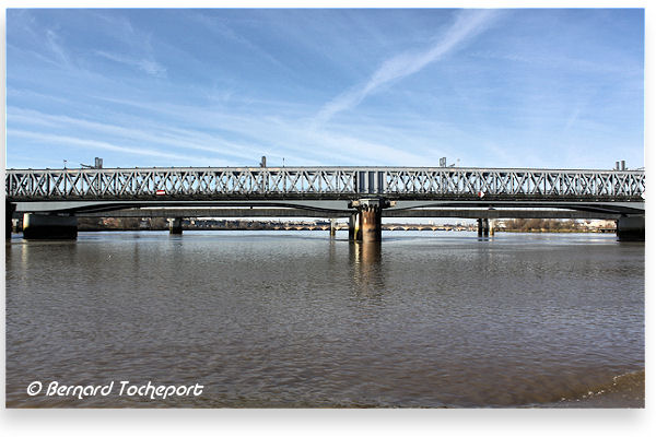 Les ponts de Bordeaux avec la passerelle Eiffel en premier plan | Photo Bernard Tocheport