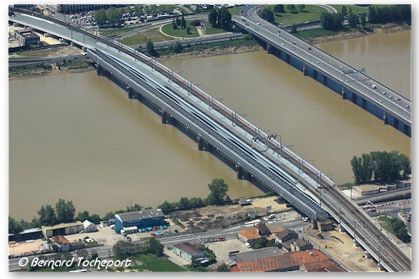 Histoire et photos de la passerelle EIFFEL l'ancien pont ferroviaire de Bordeaux | www.33-bordeaux.com