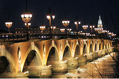 Bordeaux vision nocturne du pont de pierre | Photo Bernard Tocheport