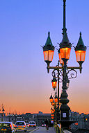 Bordeaux circulation et allumage lampadaires du pont de pierre | Photo Bernard Tocheport