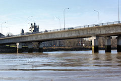 Bordeaux le pont Saint Jean vu depuis la Garonne | Photo 33-bordeaux.com