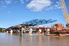 Bordeaux juillet 2022  avancée du pont Simone Veil sur la Garonne | Photo Bernard Tocheport